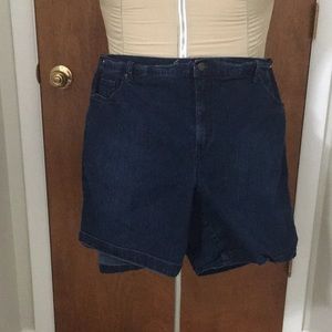3for20 Gloria Vanderbilt dark wash Jean Shorts 22W